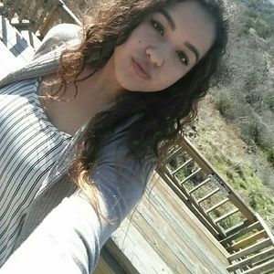 Meet your Posher, Elisa