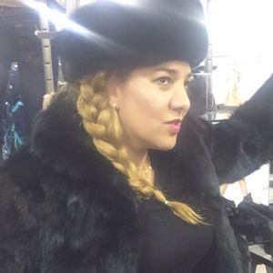 Meet your Posher, Mireya