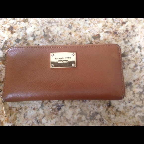 Genuine Michael kors wallet cognac pre loved