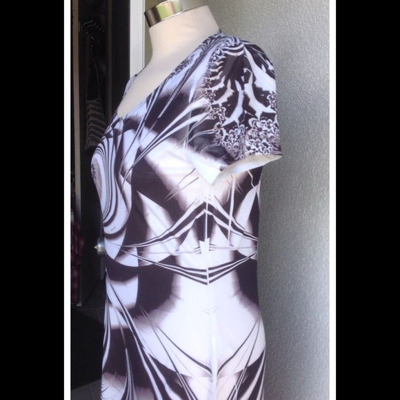 EMBELLISHED DRESS Size Medium - Picture 2 of 4