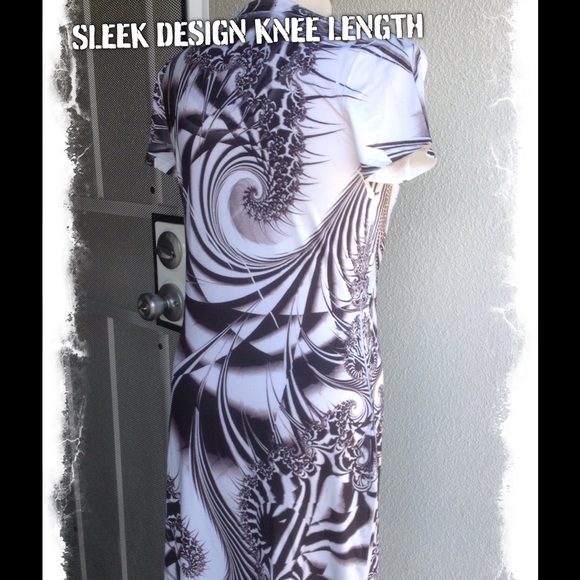 EMBELLISHED DRESS Size Medium - Picture 3 of 4