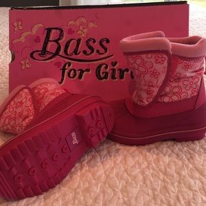 Bass snow boots for girls. NIB