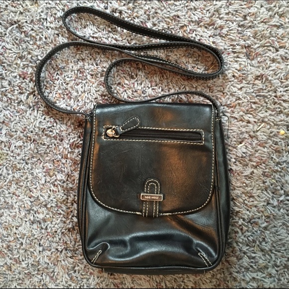 ♦️SOLD♦️Nine West purse