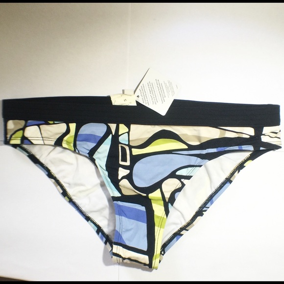 NWT Stylish graphic print bikini with thick band