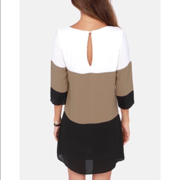 ๐บHP๐บ Ivory, Taupe, and Black Shift Dress - Picture 2 of 3