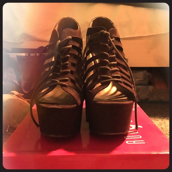 ❌SOLD❌Brown wedges