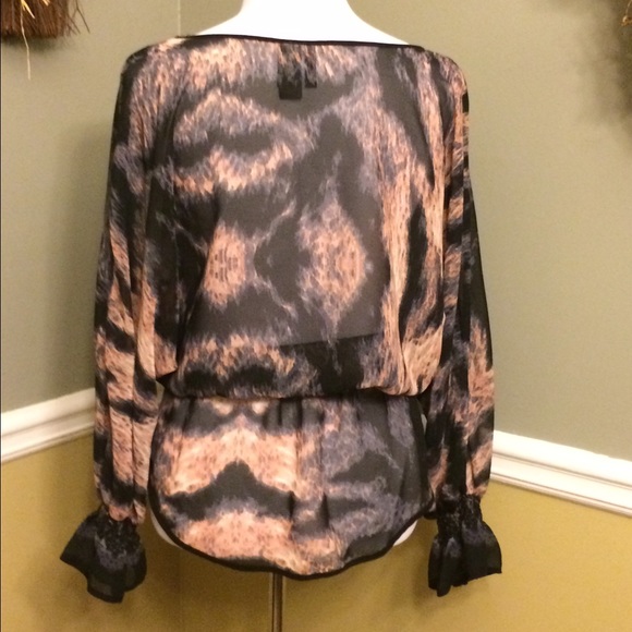 Cool Blouse by Bisou Bisou - Picture 2 of 3