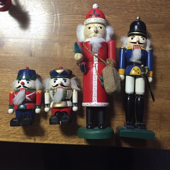 Christmas Nutcrackers Set