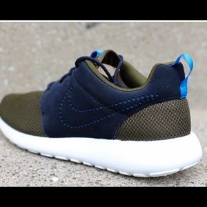 2013 Men Nike Roshe Run. Make An Offer!