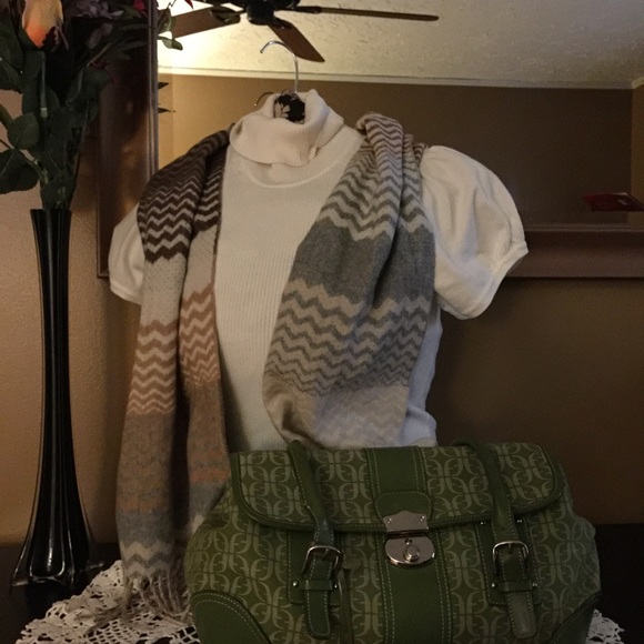 Green fossil hand bag