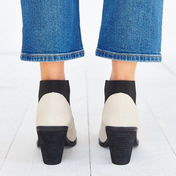 Urban Outfitters Elastic Ankle Boot - Picture 2 of 4