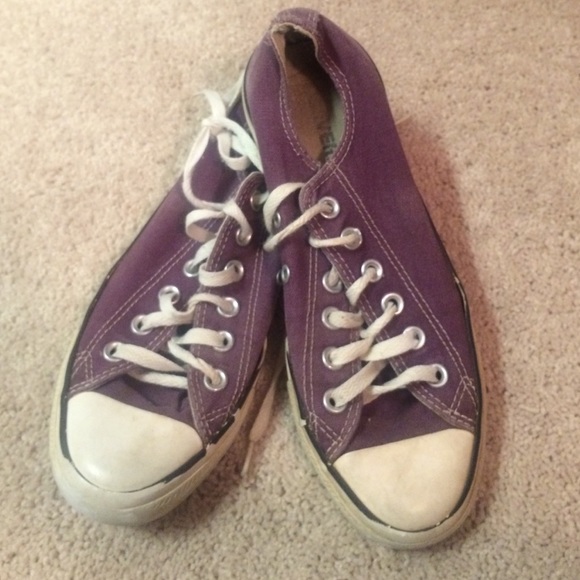 Worn converse - Picture 1 of 3