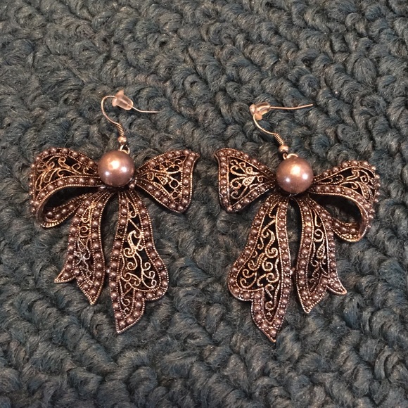 Beautiful Bow Earings