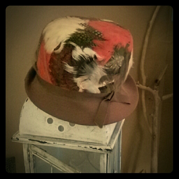 VINTAGE 1940'S Juli-Kay Feathered Hat