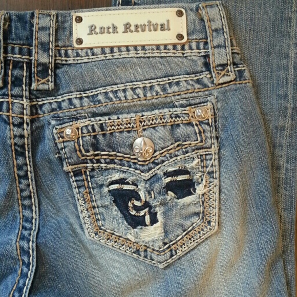 NWOT ROCK REVIVAL 27 BELLA CAPRI