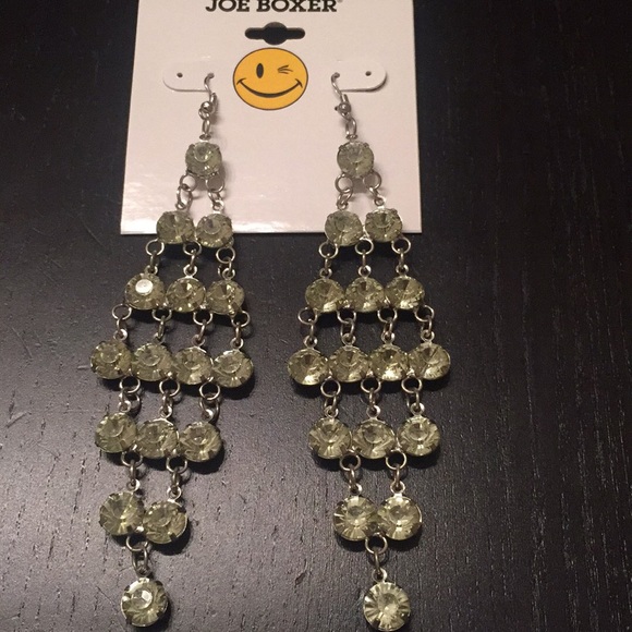 Earring - Picture 1 of 2