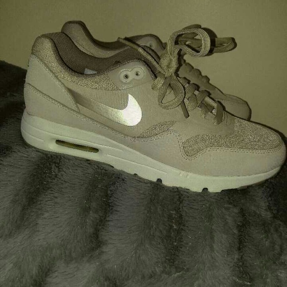 Nike Air Max shoes size 7