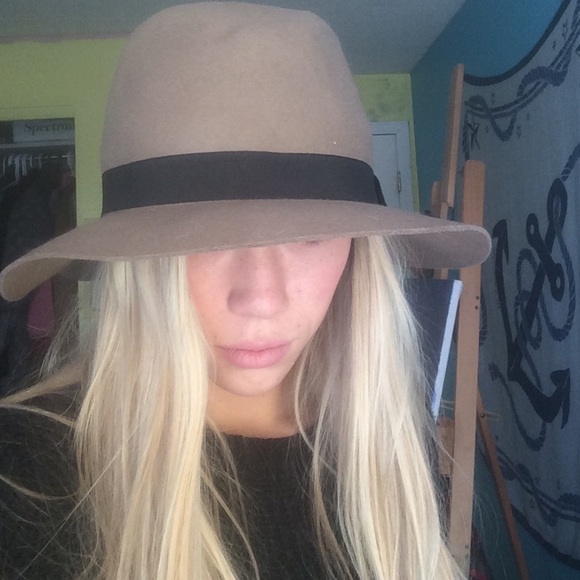 Tan, wide rimmed, floppy hat
