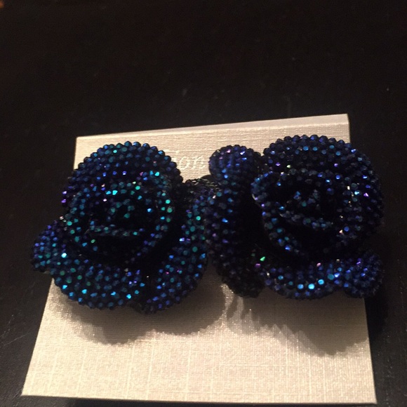 Earring - Picture 1 of 2