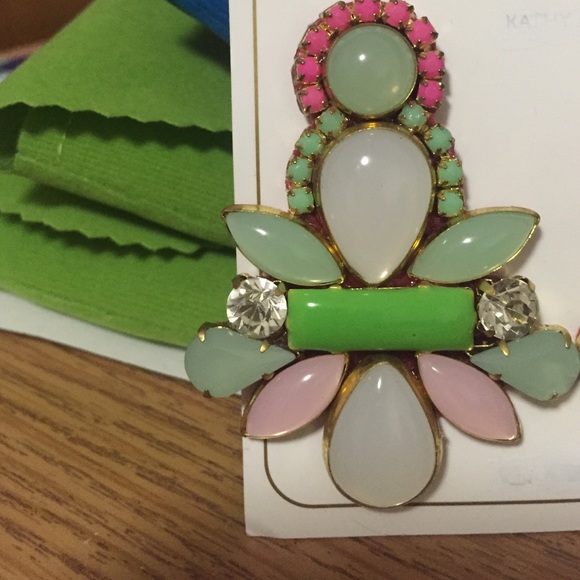 Earrings. BRAND NEW. - Picture 2 of 3