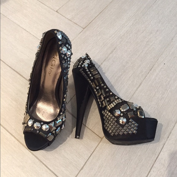 ZIGIny Studded Pumps - Picture 4 of 4