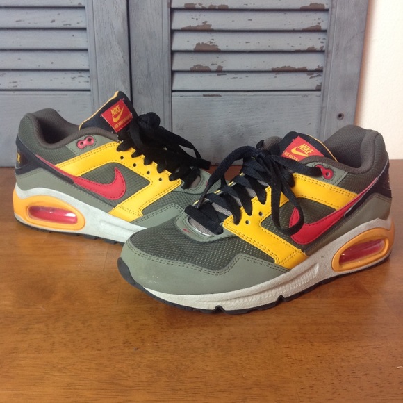 Nike Airmax Navigate Sneakers Like New - Picture 2 of 4