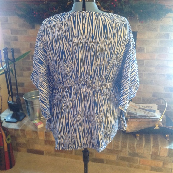 Blue and white poncho top 2X - Picture 3 of 4