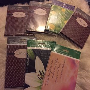 Thank you cards with envelopes.