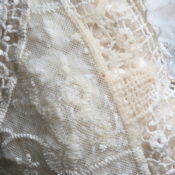 🎊HP1🎉VIVID COLLECTION OF NY lace top/cover up - Picture 4 of 4