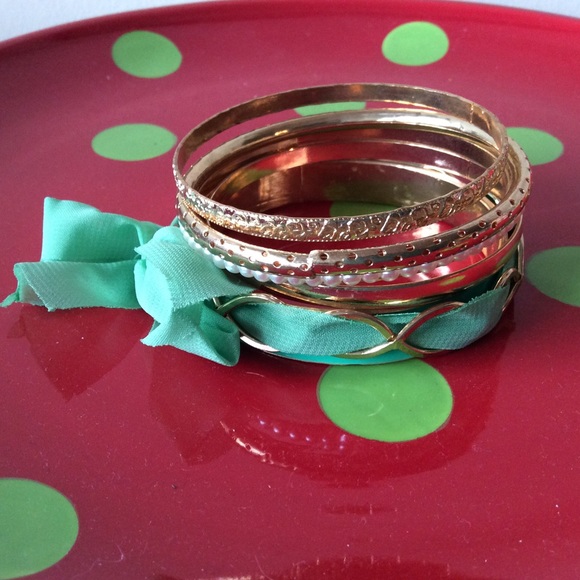 Brand new with out tags Bundle of 6 bracelets!