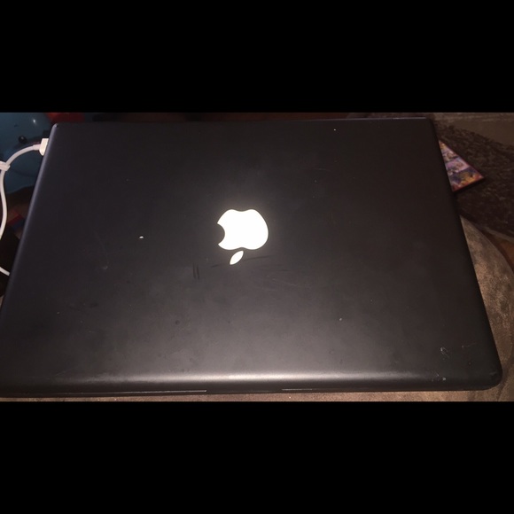 MacBook - Picture 3 of 3