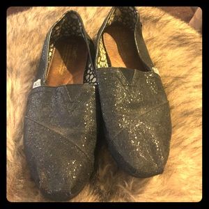 ⚡️Black Glittery Toms⚡️
