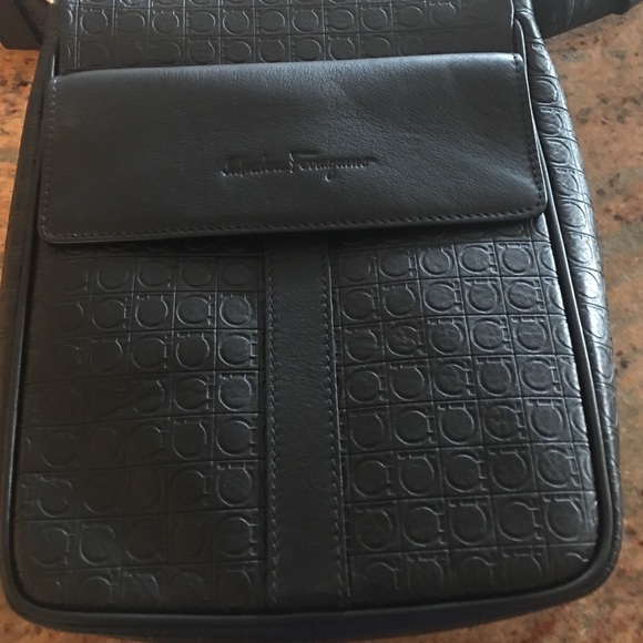 ❤️❤️❤️❤️  ❤️❤️💕Ferragamo Blk leather