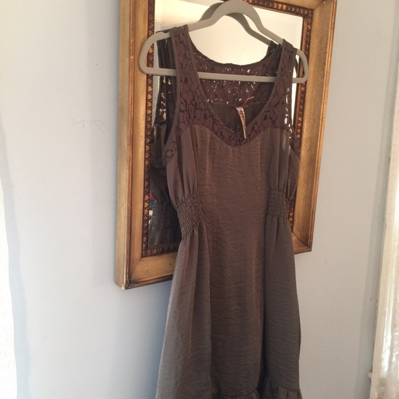 Dress - Picture 2 of 3