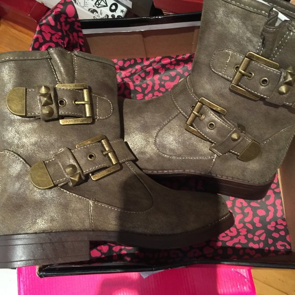 Super nice ankle boots by viviglam Last pair size9 - Picture 3 of 4