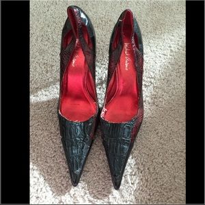 Black / Red Pumps