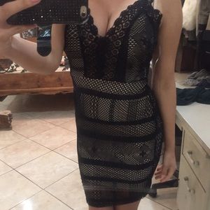 LACE BODYCON DRESS