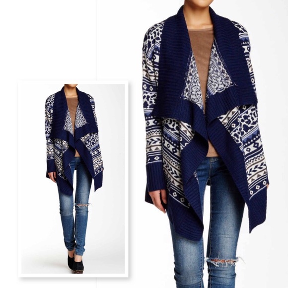 Romeo & Juliet Couture Sweaters - NWT PRINTED MIDNIGHT OPEN COLLAR SWEATER