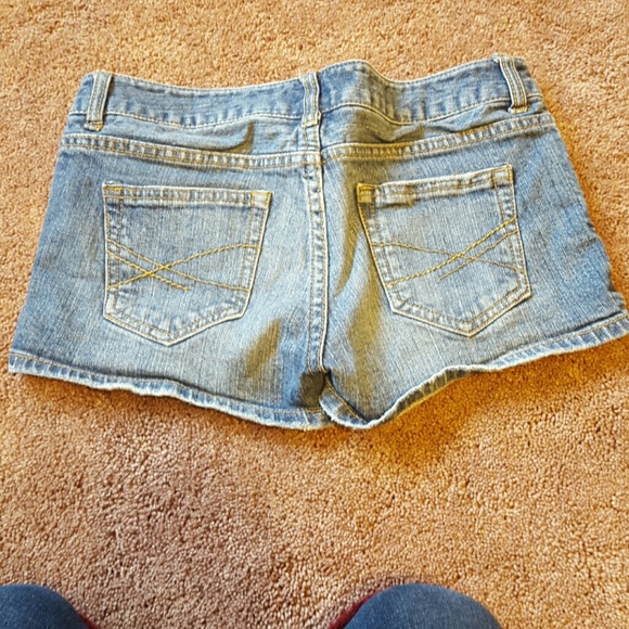 Short shorts! - Picture 2 of 4