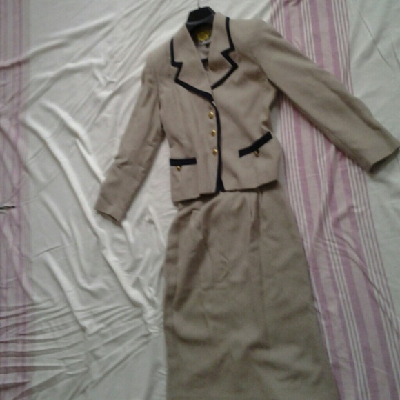 Elegant blazer set with skirt