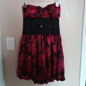 🎉NWT Red Strapless Dress w/ Lace❗️