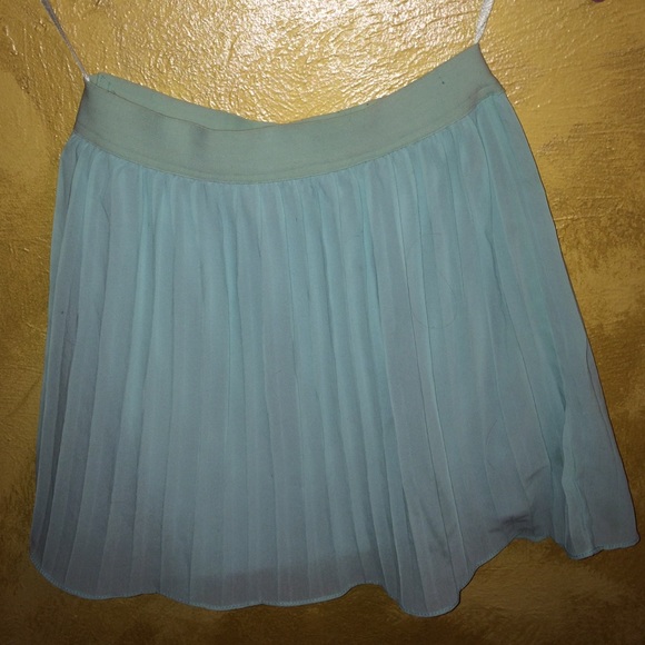 Pleated xsmall skirt - Picture 2 of 2
