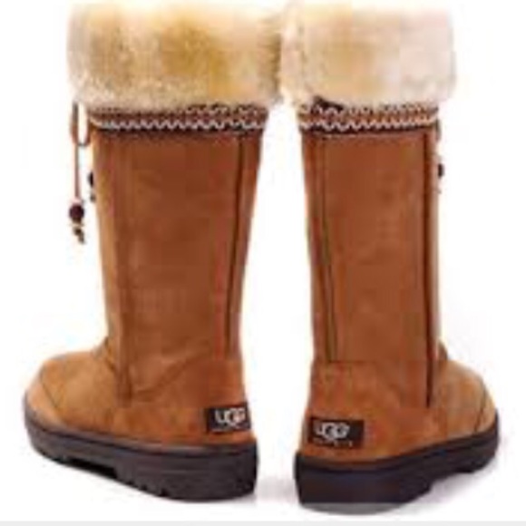 Authentic UGG tall boot - LIKE NEW - brown - cuff