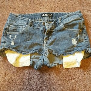 Short shorts! Pockets show on both sides!