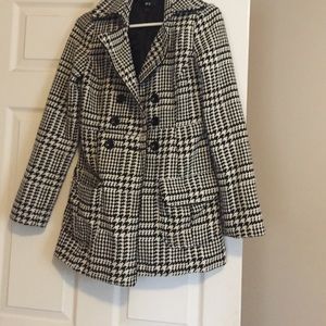 Houndstooth coat!! Very cute!