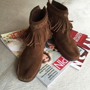 Minnetonka zip back moccasins
