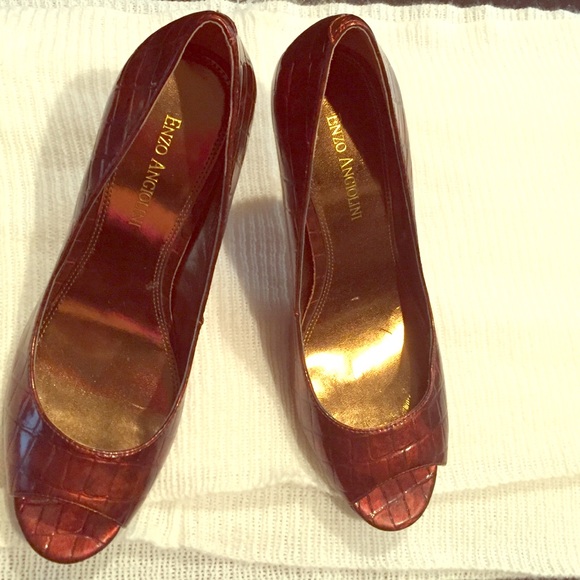 Open toes pump shoes