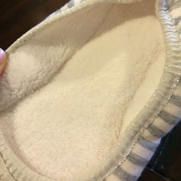 Victoria's Secret slippers 💋 - Picture 3 of 4