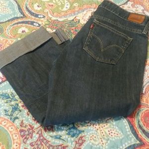 Size 6 Levis capris