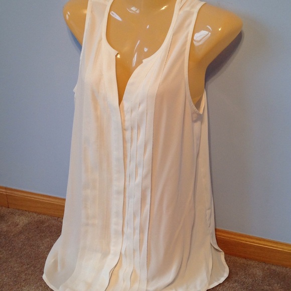 Lauren conrad Tops - 💥DONATING FRIDAY💥Lauren Conrad sleeveless blouse